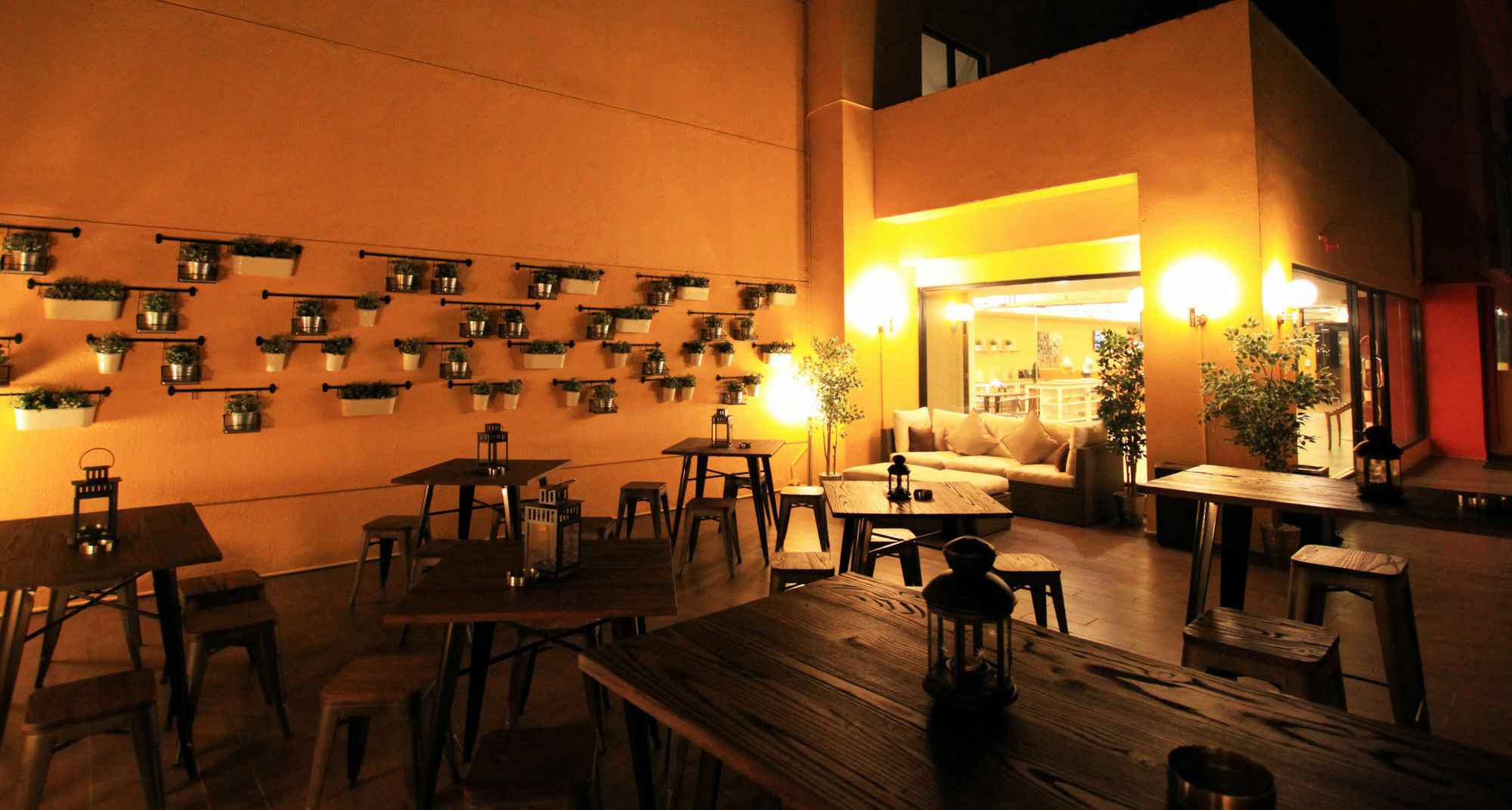 Yellow Bee Hotel Tangerang